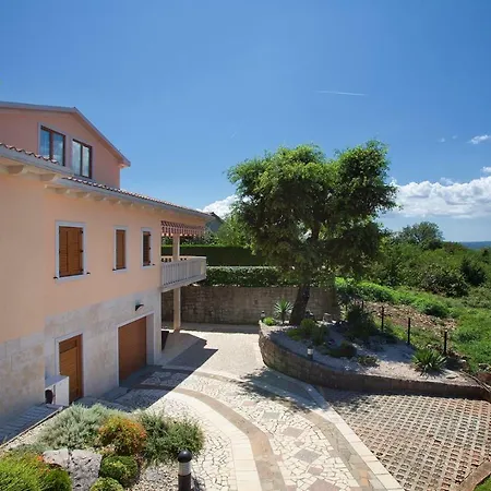 Vila Rosa With Private Pool In Presika