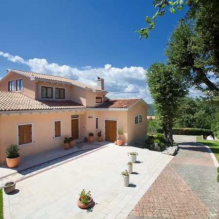 Rosa With Private Pool In Presika *