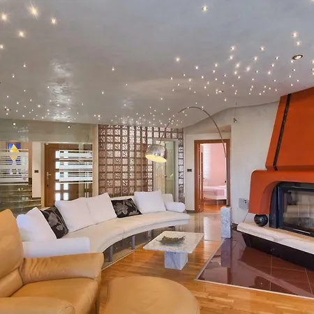 Vila Rosa With Private Pool In Presika